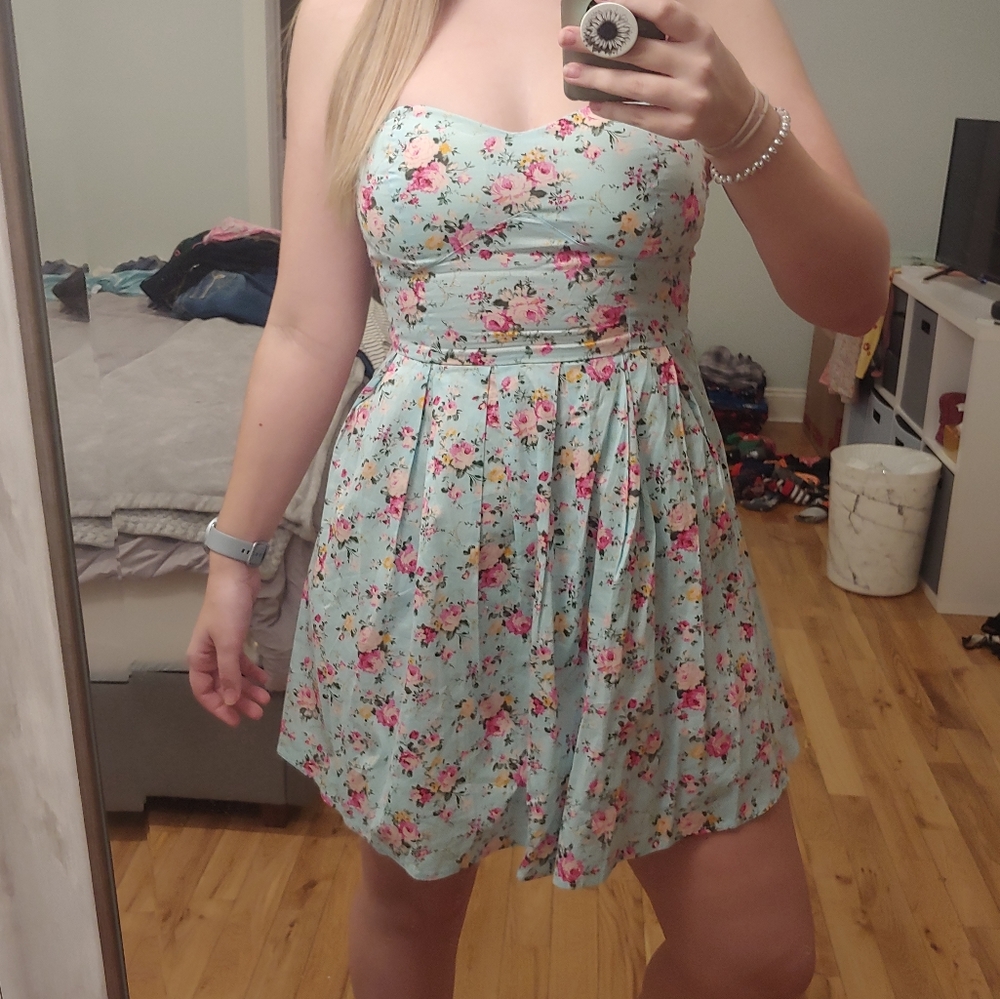 Floral sleeveless dress